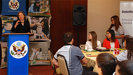Paraguayan International Exchange Alumni give training sessions to young alumni to help build interview skills. 