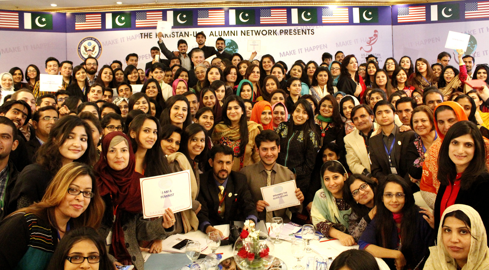 Ambassador Olson poses with hundreds of alumni at the opening ceremony of the 2015 International Women’s Empowerment Conference in Islamabad, Pakistan.