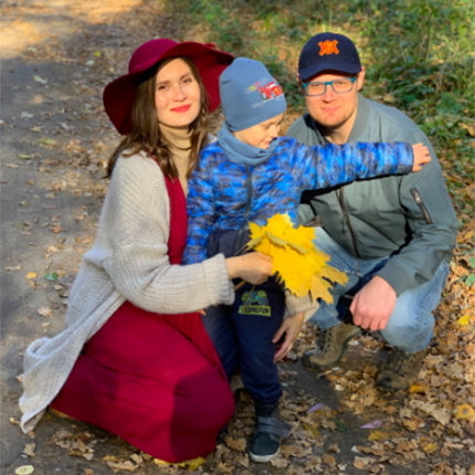 Mark Tardi, wife and child image