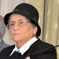 Older woman in black hat with glasses