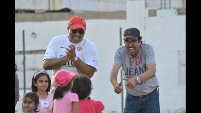Proud papas cheer on their little girls at a GO GIRL Pakistan Daddy &amp; Me clinic